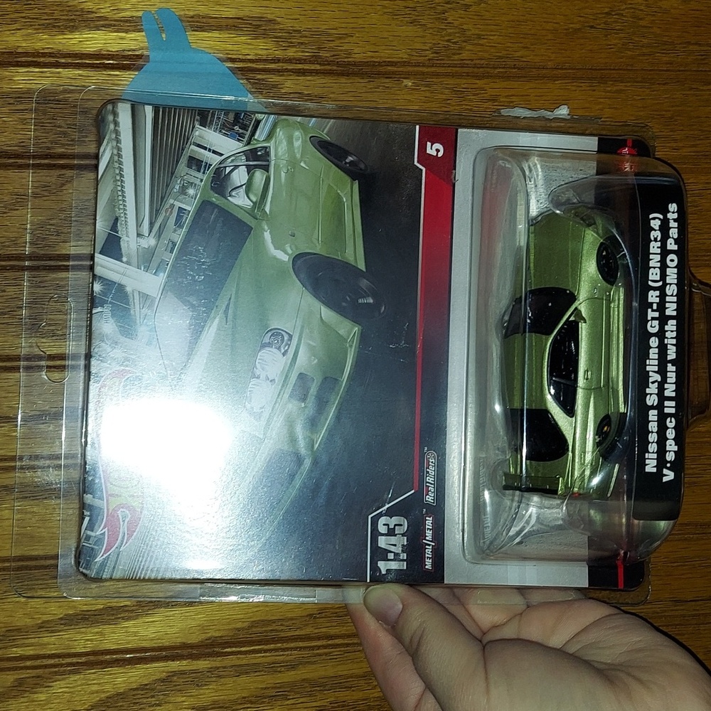 Hot Wheels Real Riders Nissan Skyline GT-R (BNR34) - Picture 2 of 7